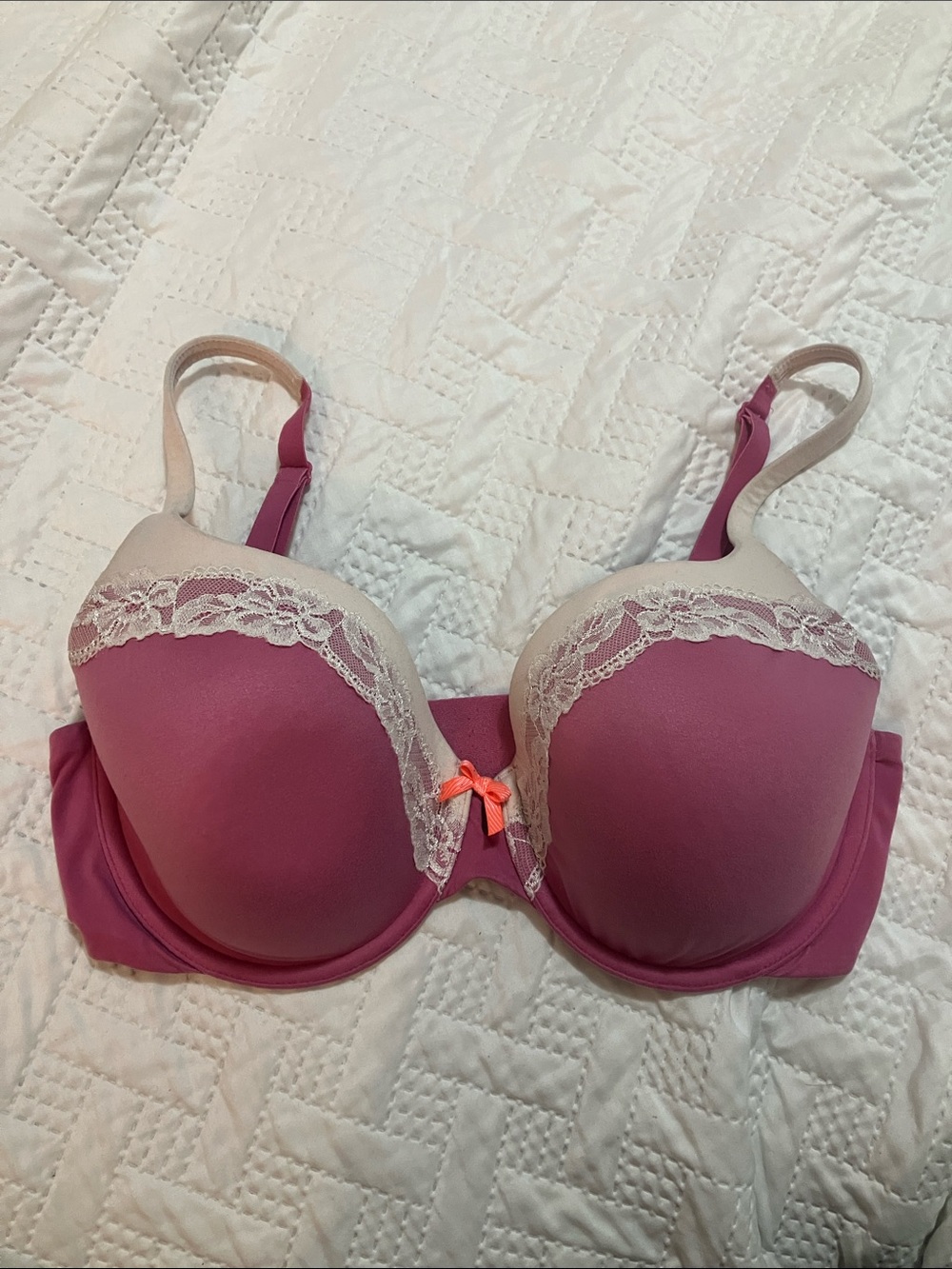 Victoria's Secret , 34DD , body by Victoria , lined perfect coverage bra
